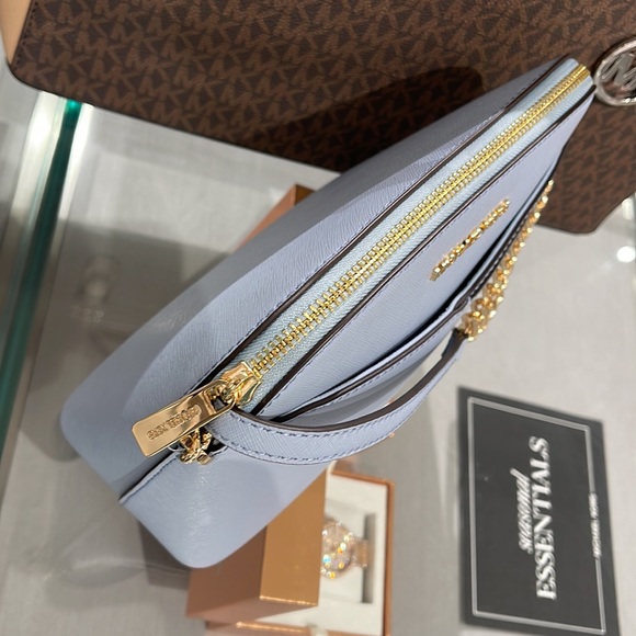 MICHAEL KORS
Jet Set Travel Medium Dome Crossbody Bag
Pale Blue 
NWT - Picture 6 of 16